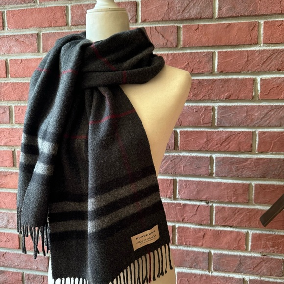•Burberry Grey Check Cashmere Scarf Unisex 12”x70”Made In Scotland NWOT - Picture 11 of 12